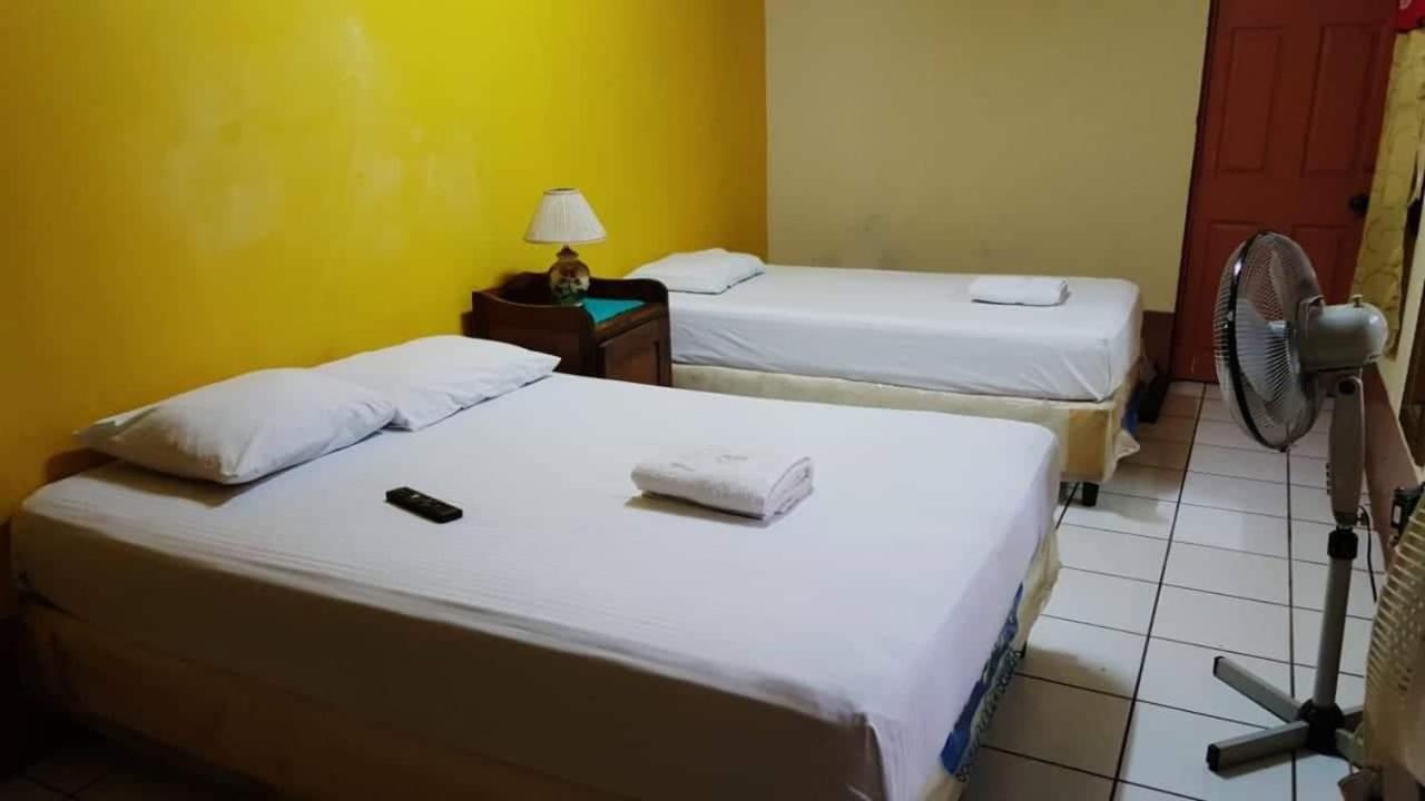Hostal Leyendas León Esterno foto