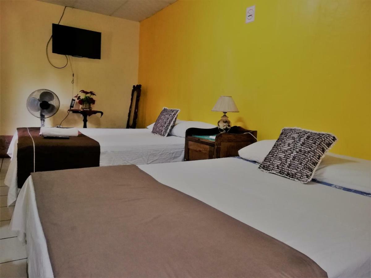 Hostal Leyendas León Esterno foto